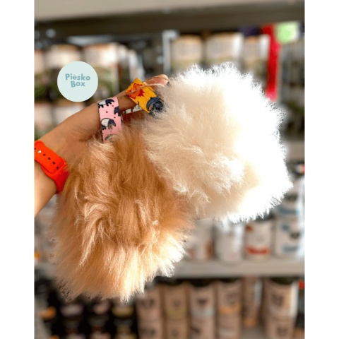 wooliewhillie-pompon-mini-szarpak-ze-skory-owczej-dla-psa pieskobox