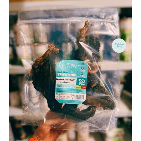 Suszony nosek wołowy z futrem Meat Stuff – naturalny gryzak dla psa dostępny w PieskoBox