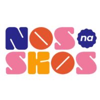 Mata węchowa dla psa od Nos na Skos – kolorowe pasy materiału tworzące układankę do węszenia, którą można łączyć w różne konfiguracje. 